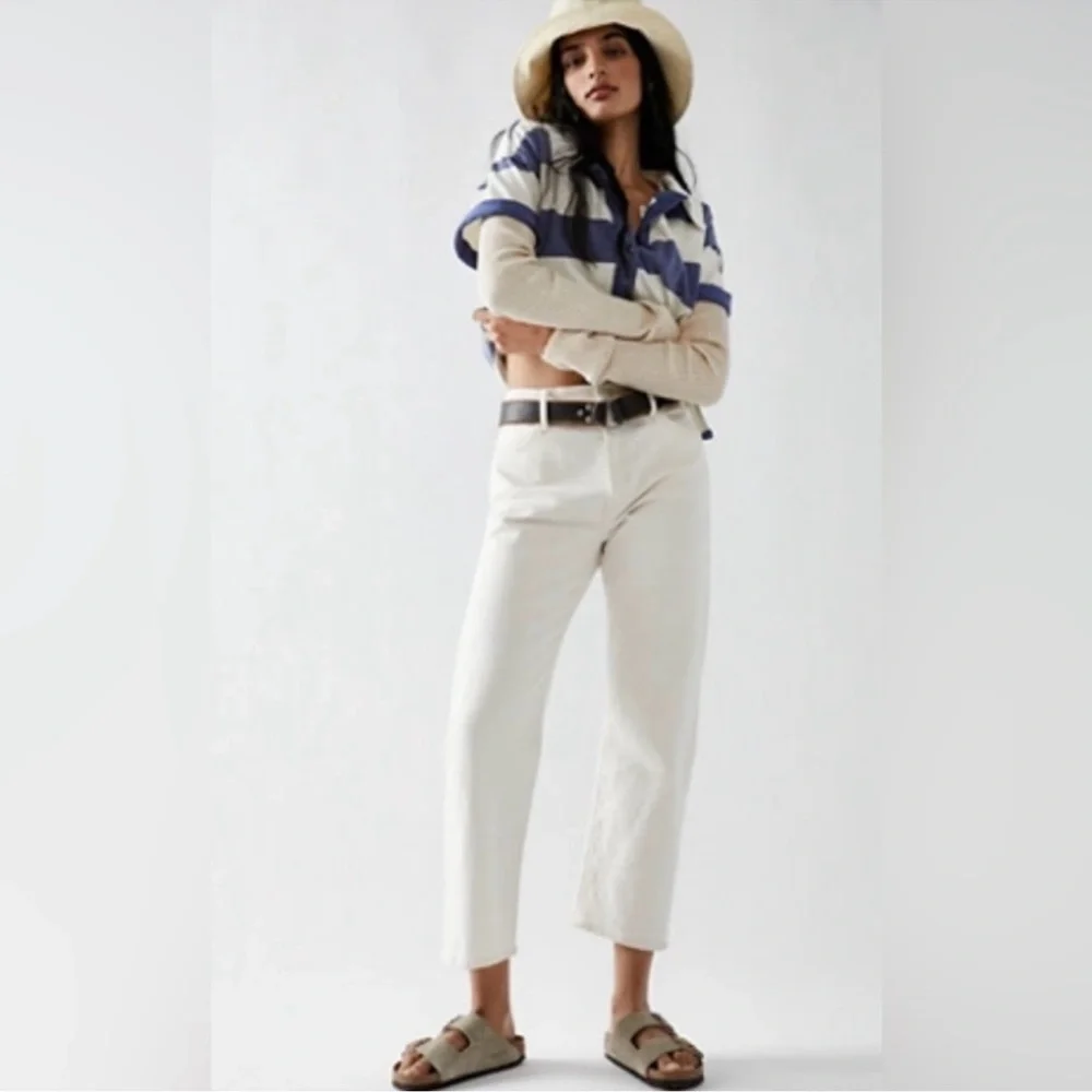 MOTHER Superior Ditcher Cropped Jeans in Act Natural - Picture 3 of 15